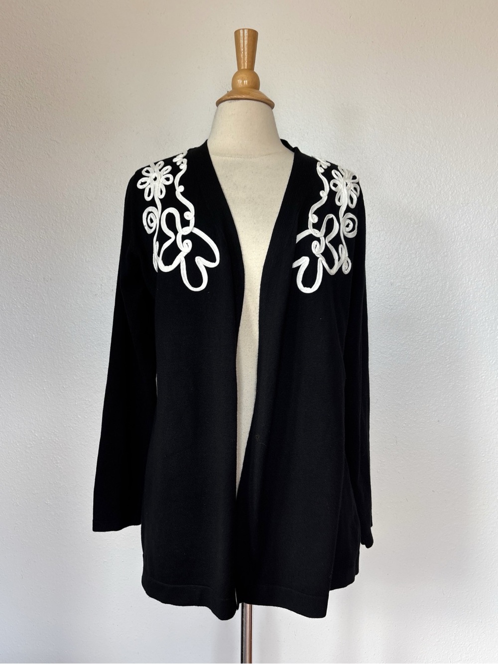 Black & White Open Front Scroll Design Knit Cardigan